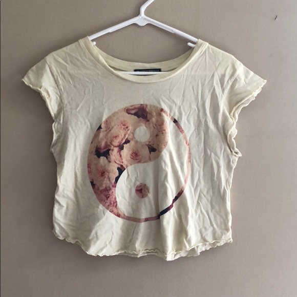 Brandy Melville Tops - Brandy Melville Cropped Tee